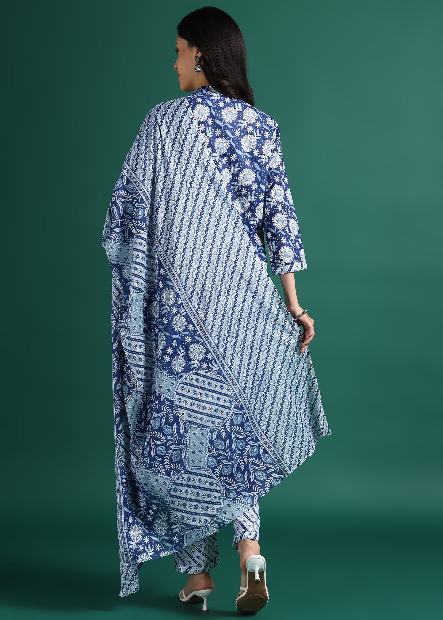 Suskriti Élora — Indigo Blue Digital‑Print Pure Cotton Kurta Set with Dupatta & Printed Pants